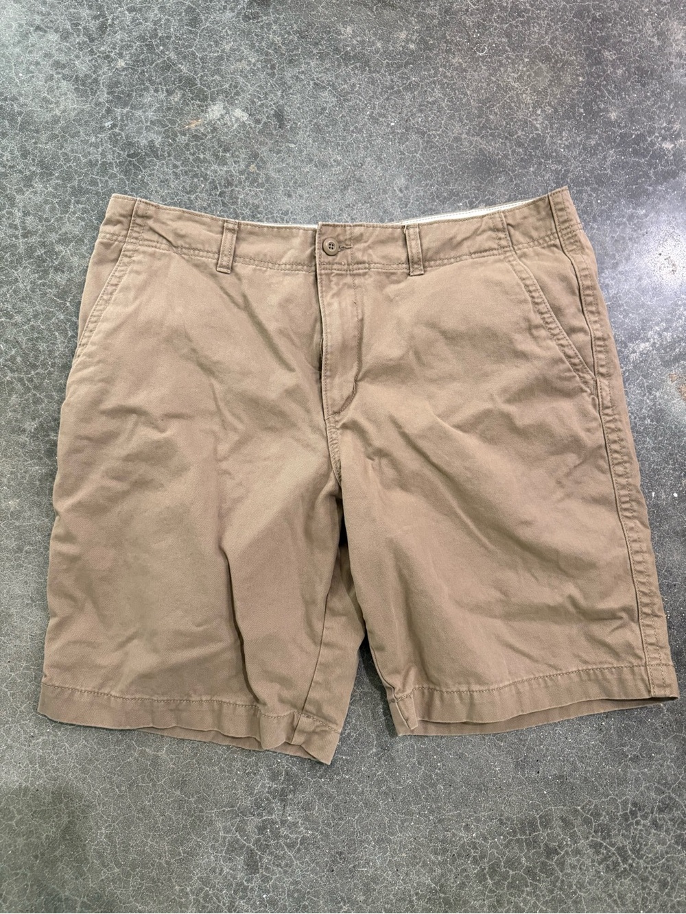 Old Navy Men's Tan Flat-Front Chino Shorts